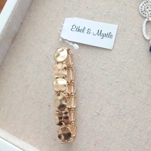 Jewelry 4pc bundle.  New with tags - Picture 3 of 4